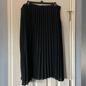 Ava & Viv pleated black midi skirt